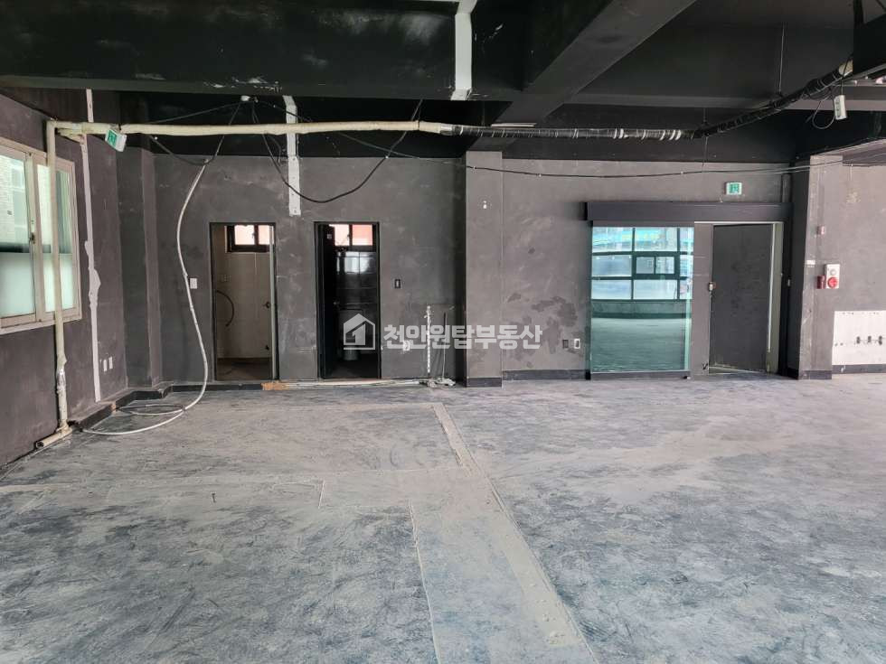 충남 천안서북구 성정동 1동 천안 성정동 대로변 공실 대형 상가 월세 매물번호 10023 사진 1