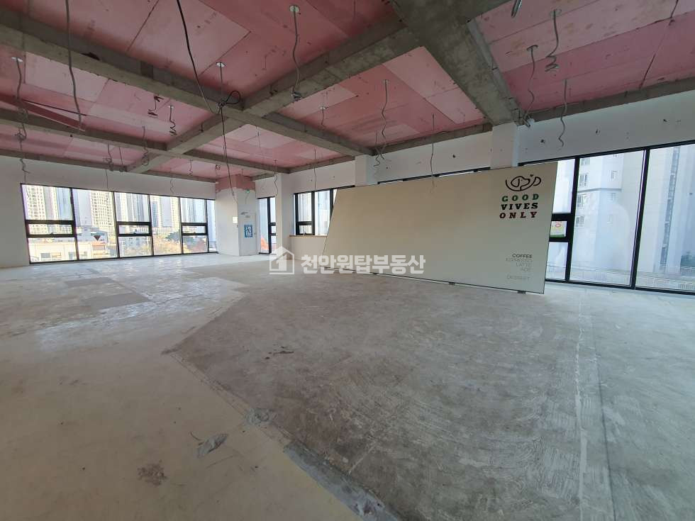 충남 천안서북구 두정동 천안 두정동 대단지 아파트 앞 4층 공실 테라스상가 월세 매물번호 10041 사진 2