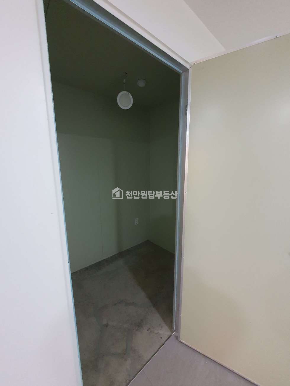 충남 천안서북구 두정동 천안 두정동 전 뷰티샵운영 인테리어 완비된 2층상가 월세 매물번호 10044 사진 8