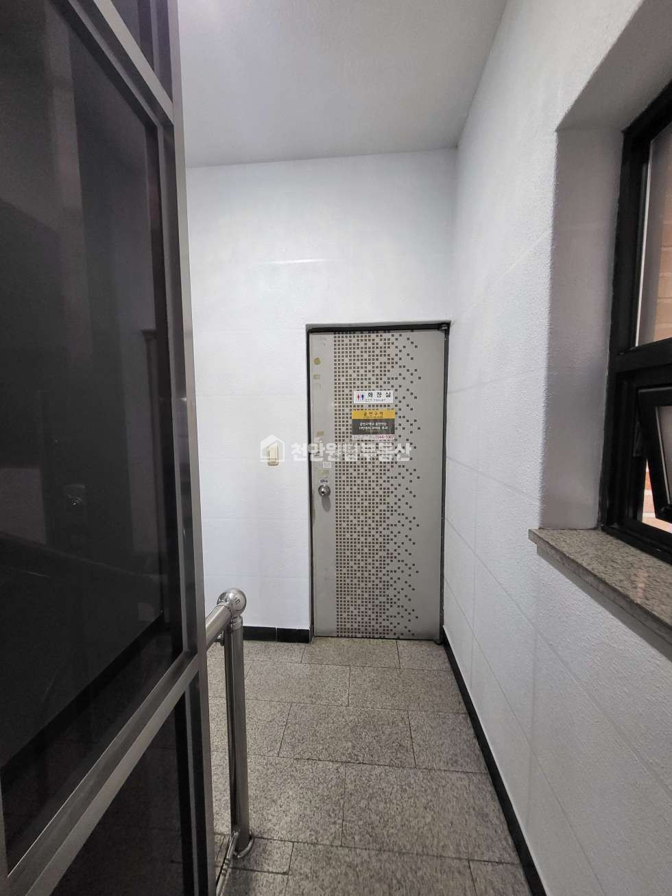 충남 천안서북구 쌍용동 천안 쌍용동 나사렛대학교 먹자골목내에 위치한 2층 상가임대 월세 매물번호 10057 사진 1