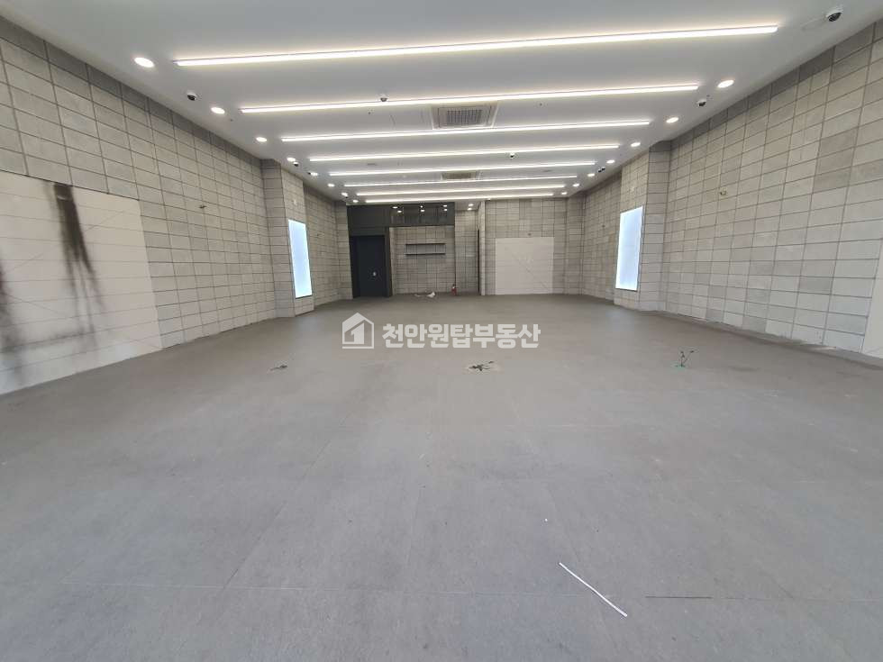 충남 천안서북구 두정동 천안시 두정동 대로변 위치좋은 대형상가 월세 매물번호 10492 사진 2